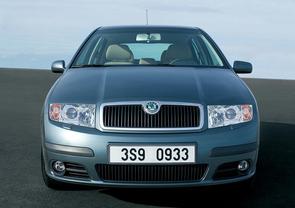 Does a 2004 Fabia 1.2 have a belt or chain?